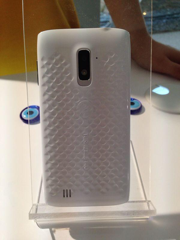 Turkcell ilk yerli akıllı telefonu T40ı tanıttı