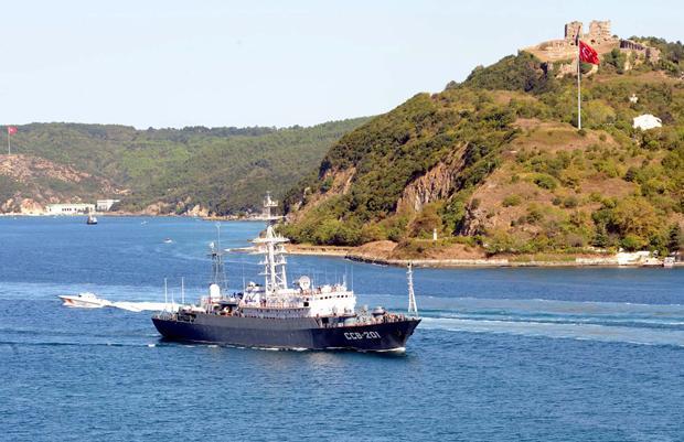 Rus gemileri Boğazdan geçti