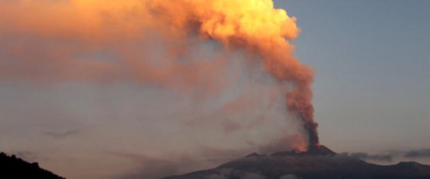 Etna harekete geçti