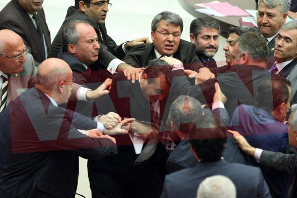 Mecliste yumruklaşma: CHPli vekil hastaneye kaldırıldı