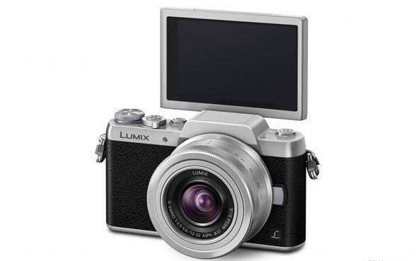 Panasonicten selfie tutkunlarına özel kamera: Lumix GF7