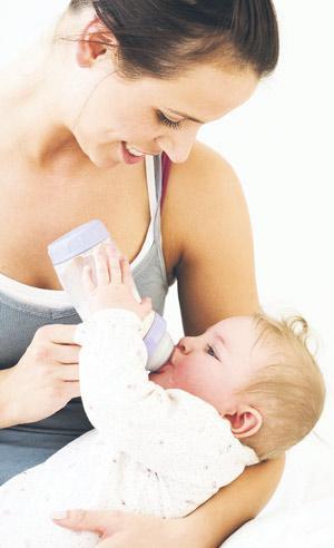 Bebeklerin sağlığı için büyük tehlike: İnek sütü