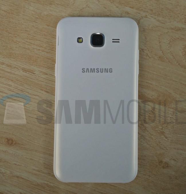 Samsung Galaxy J5 gün yüzüne çıktı