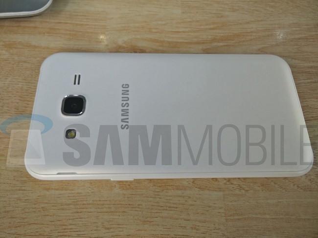 Samsung Galaxy J5 gün yüzüne çıktı