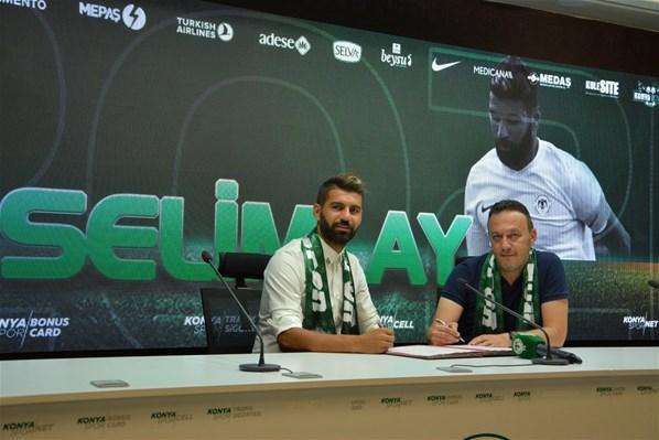 Atiker Konyaspor üç futbolcuyla imzaladı