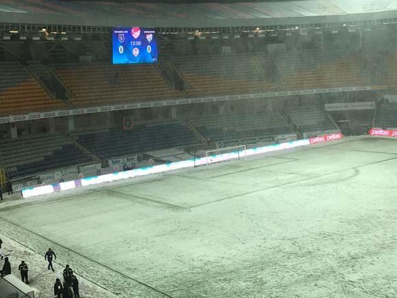 Son dakika | Medipol Başakşehir - Bursaspor maçı tatil edildi