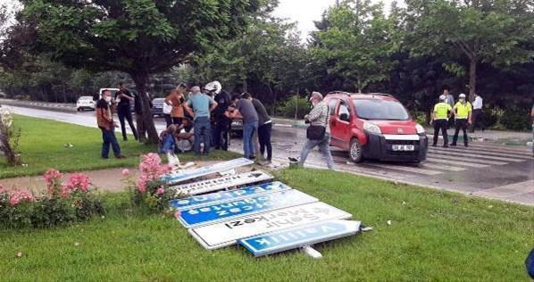 Ahmet Davutoğlunun konvoyunda kaza Genel başkan yardımcısı ve 1 çocuk yaralı..