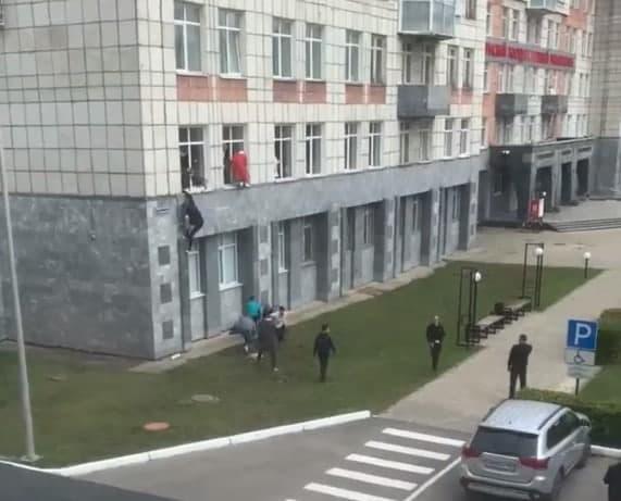 Rusyada üniversitede silahlı saldırı Öğrenciler pencereden atladı