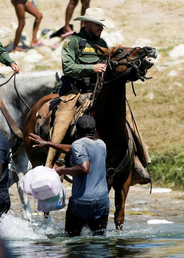 ABDden dünyayı şok eden görüntüler geldi Sınır polisi göçmenleri kırbaçladı: Beyaz Saray özür diledi...