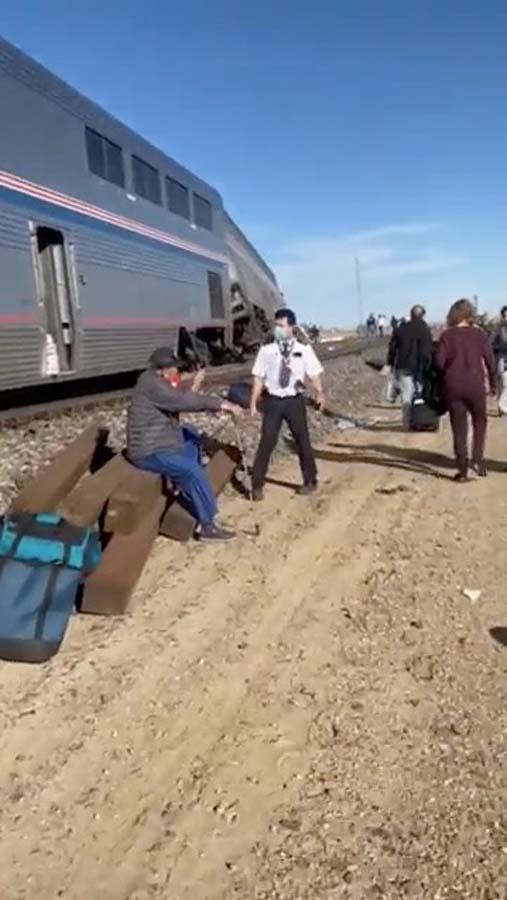 ABDde yolcu treni raydan çıktı, en az 3 kişi öldü
