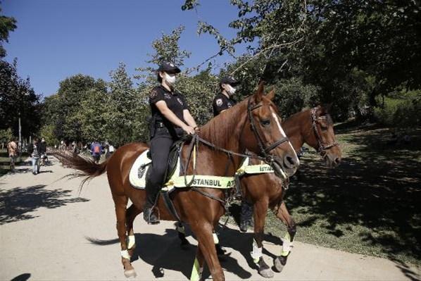 Atlı polislerden Maçka Demokrasi Parkında denetim