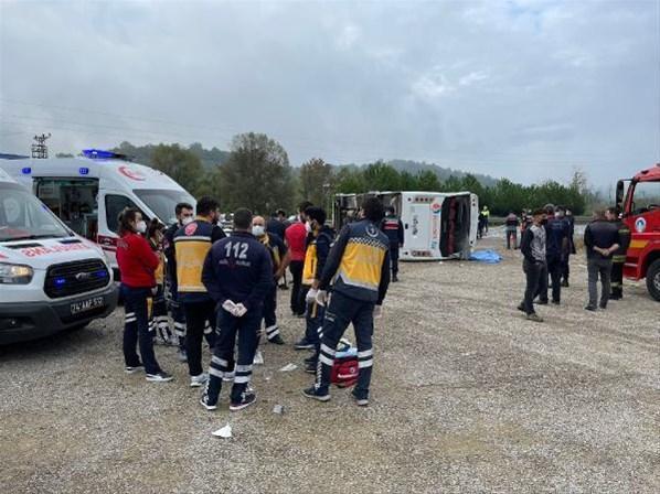 MHP toplantısına giden otobüs devrildi: 2 ölü, 14 yaralı
