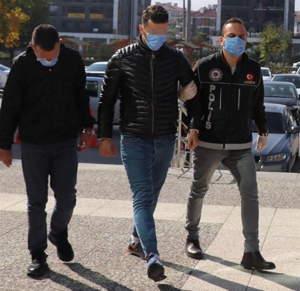 Çantasından çıkanlar polisi bile şaşırttı 3 bin 80 adet...