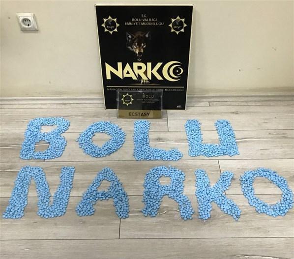 Çantasından çıkanlar polisi bile şaşırttı 3 bin 80 adet...