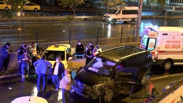Kadıköy D100 Karayolunda sabaha karşı zincirleme kaza: 4 yaralı