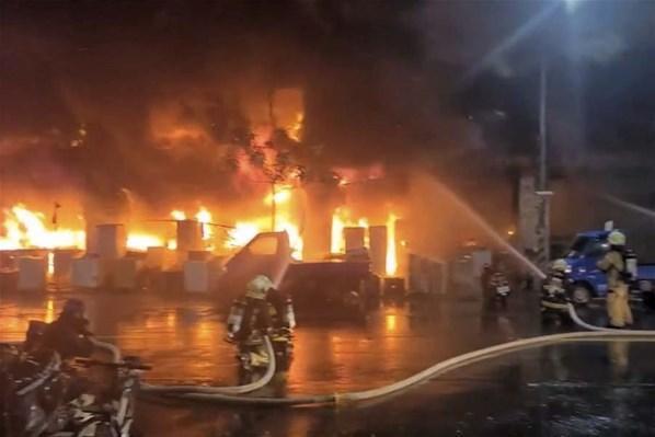 Tayvanda facia 13 katlı binada çıkan yangında 46 kişi öldü