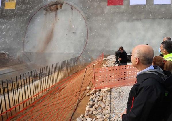 Bakan Karaismailoğlu duyurdu Ankara-İzmir Yüksek Hızlı Tren Projesindeki TBM tünelinde ışık  göründü