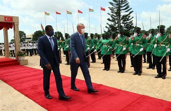 Cumhurbaşkanı Erdoğan, Togo Cumhurbaşkanı Gnassingbe tarafından resmi  törenle karşılandı