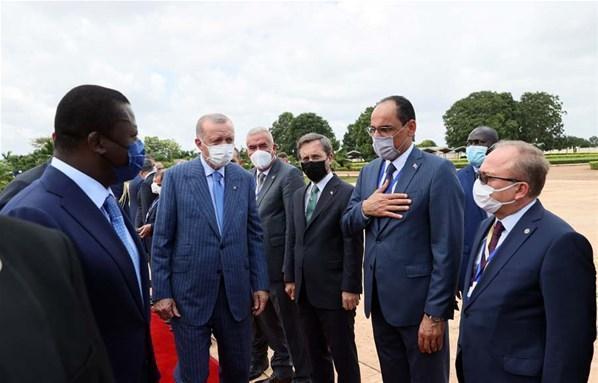 Cumhurbaşkanı Erdoğan, Togo Cumhurbaşkanı Gnassingbe tarafından resmi  törenle karşılandı