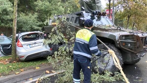 Zırhlı polis aracı 6 araca çarptı: 3 yaralı