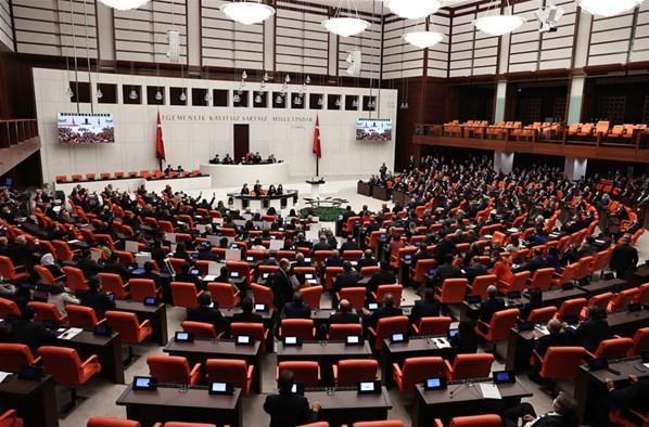 Tezkere için hayır çağrısı yapan HDPli Pervin Buldan yanlışlıkla evet dedi