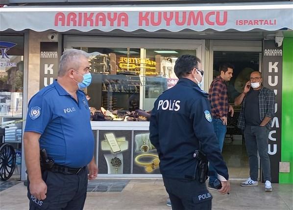 Kuyumcu çalışanını öldürüp 2 kilo altını alarak kaçtı