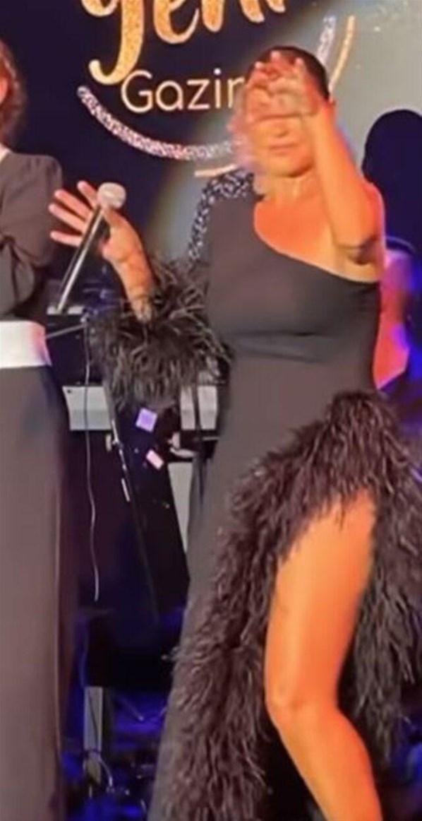 Hülya Avşar derin yırtmaçlı elbisesiyle sahnede