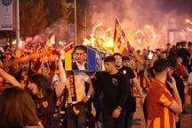 Edirne'de ilginç kutlama: Bir tabut bir tekneyi coşkuya ortak ettiler