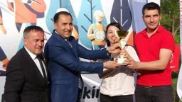 Bilecik'te terör gazisi Oryantiring Yarışması'nda kızıyla birinci oldu