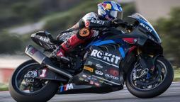 Toprak Razgatlıoğlu Donington Park yarışlarının ilk gününü lider bitirdi