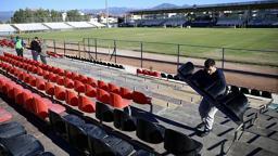 Fethiye İlçe Stadı'nda Galatasaray maçı hazırlığı devam ediyor! 3 bin kişilik portatif tribün kuruluyor