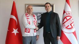 Antalyaspor'da teknik direktörlük görevine Sami Uğurlu getirildi