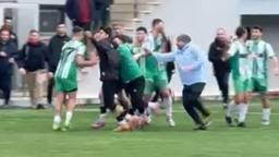 Rize'de amatör maçta saha karıştı, yumruklar konuştu