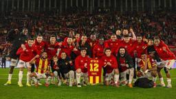 Göztepe fırtına gibi! Trabzonspor'un puan kaybettiği haftada farkı kapattı