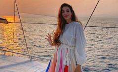 Hamile Rachel Araz yıldızlarla podyuma çıktı