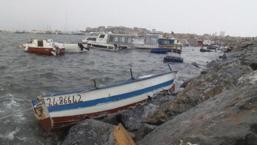 Birçok ilde fırtına hayatı felç etti! Çok sayıda ölü ve yaralı var, bir alarm daha verildi! Valilikler son dakika açıkladı...