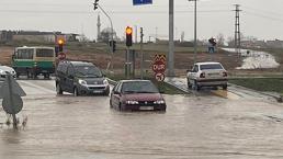 Uzunköprü'de sağanak; dereler taştı, iş yerlerini su bastı, yollar ulaşıma kapatıldı!