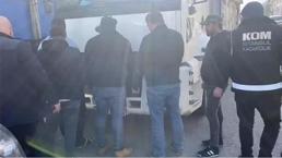 Polisin şüpheyle durduğu araçtan sahte içki çıktı!