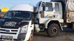Öğrenci servisi ile kamyon çarpıştı! 7 çocuk yaralı