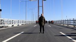 Bakan Karaismailoğlu, 1915 Çanakkale Köprüsü'nü yürüyerek geçti