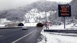 Bolu Dağı geçişinde kar yağışı