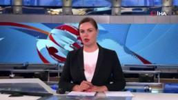 Rusya'da televizyonda şoke eden durum! Bir anda sunucunun arkasında...
