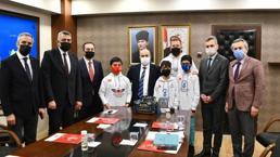 Dünyanın en büyük robotik yarışmasına katılacak gençlere tebrik