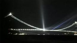 1915 Çanakkale Köprüsü'nde lazer ışık gösterisi