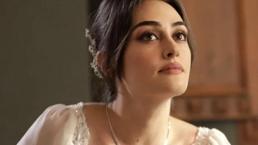 Kanunsuz Topraklar'ın Gülfem'i Esra Bilgiç iç çamaşırı reklamı ile olay yarattı! 