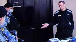 Putin'in en büyük rakibi Navalni'ye hapis cezası! Son hali dikkat çekti