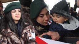 Şehit İli'nin 3 yaşındaki oğlundan acı sözler: Babamın tabutu açılmıyor