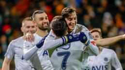 Mesut Özil gemileri yaktı! Canlı yayında duyurdu
