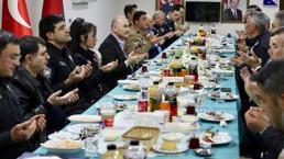 Bakan Soylu, Tuzluçayır Karakolu polisleriyle sahur yaptı