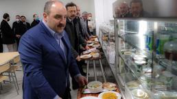 Bakan Varank, TOGG'un Gemlik'teki tesisinde işçilerle iftar yaptı
